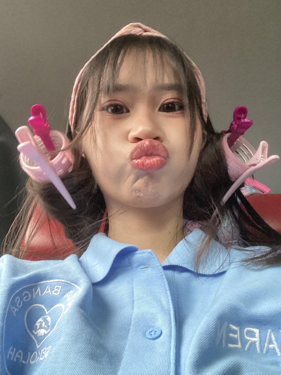 keiyoyy's tweet photo. edisi roll an lagi ( warna ootd hari ini gender reveal 😀 ) https://t.co/etotVlRhF3