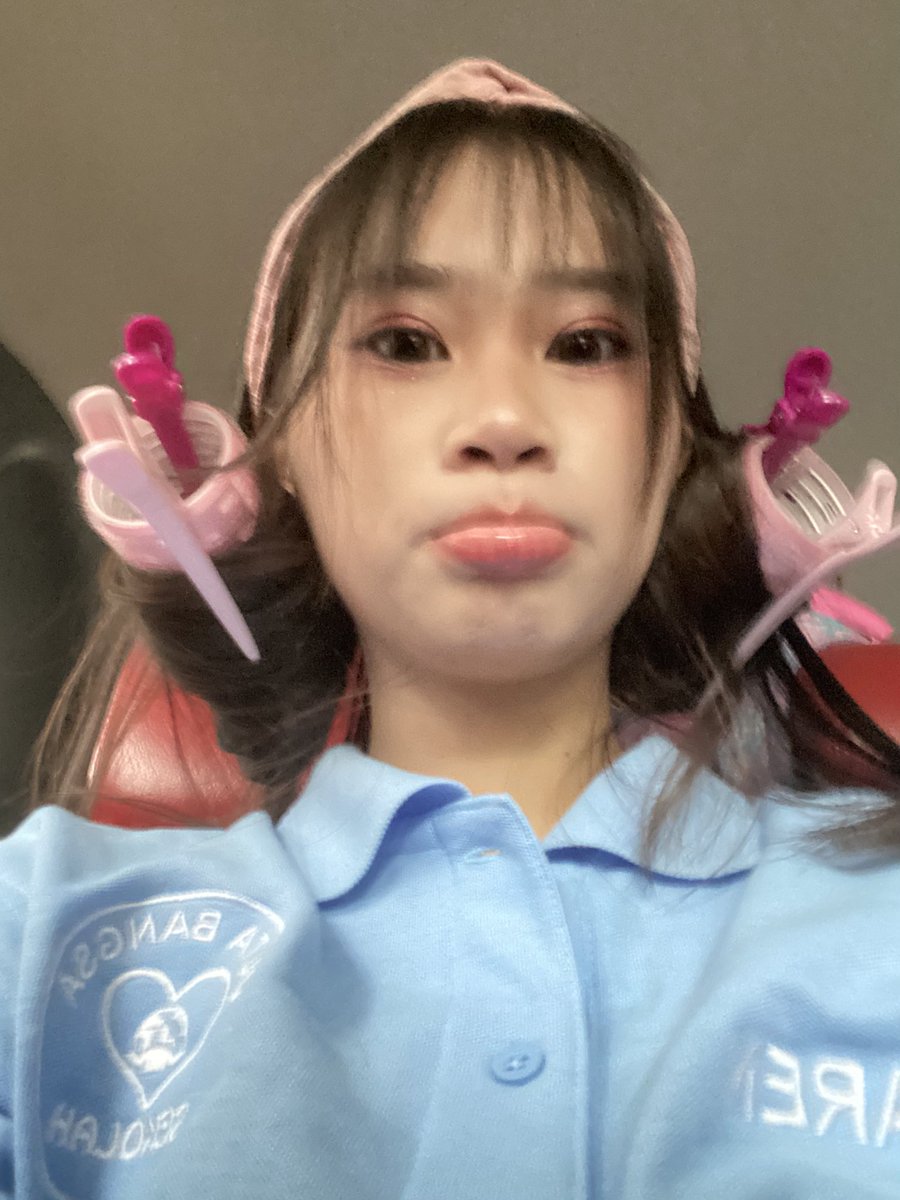 keiyoyy's tweet photo. edisi roll an lagi ( warna ootd hari ini gender reveal 😀 ) https://t.co/etotVlRhF3