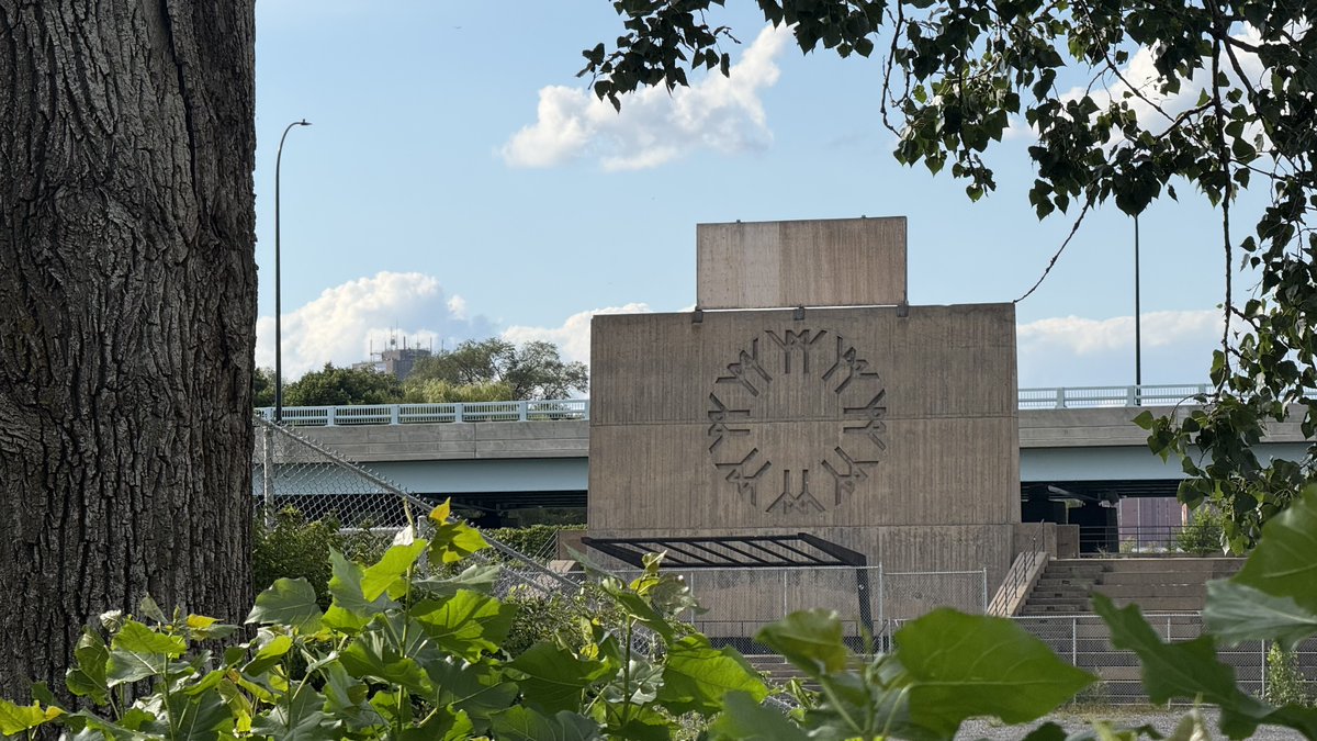 CycleFunMtl's tweet photo. @stphnmaher The Place-des-Nations end of the Île-Sainte-Hélène island has been a decaying wasteland for a few decades now. https://t.co/b4giZAwfU3