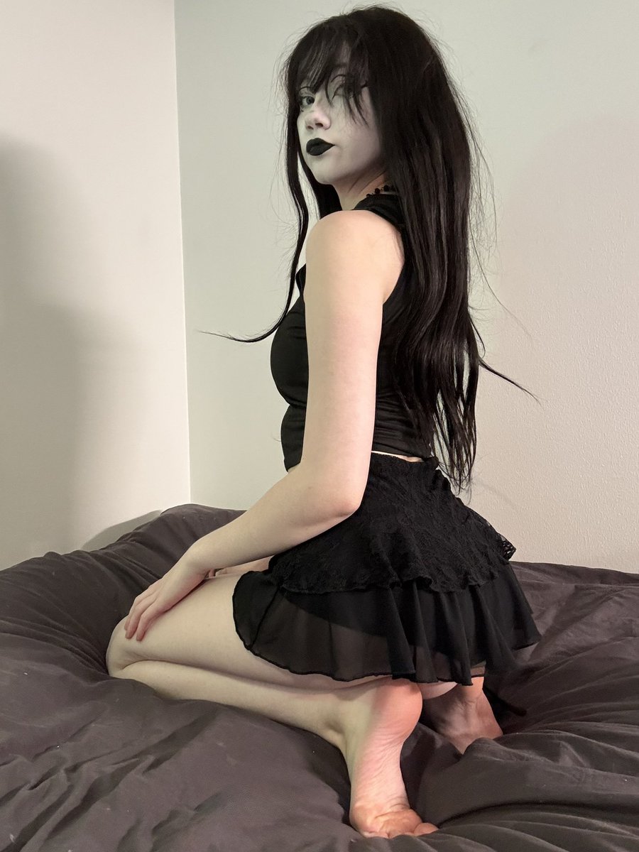 Selenegothic's tweet photo. is this angle good for you? https://t.co/dpdRGOpx6Z