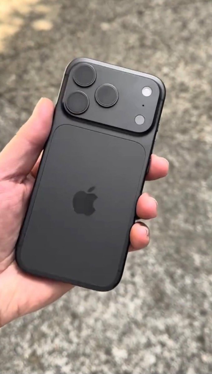 Kevinhendrse's tweet photo. iPhone 18 Pro Max

When it comes out this simple, I get swayed again lol
More than flashy things,

This matte black vibe feels prettier 🖤
#Fresh_52_Week_High_CSL https://t.co/Hf1RqfEpXM