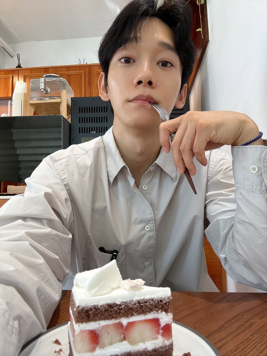 vanilla1127's tweet photo. วันจันทร์ที่ 21 กันยายน 18:00 เวลาไทย พิจงแดจะมาไลฟ์วันเกิด Birthday Party ละ 🎉🎂🎈
แงงงงงงงงงงงงง ไม่ได้เห็นหน้าที่เป็นภาพเคลื่อนไหวมานานมากแล้วจริงๆ 😭 https://t.co/mmXbGp0yDM