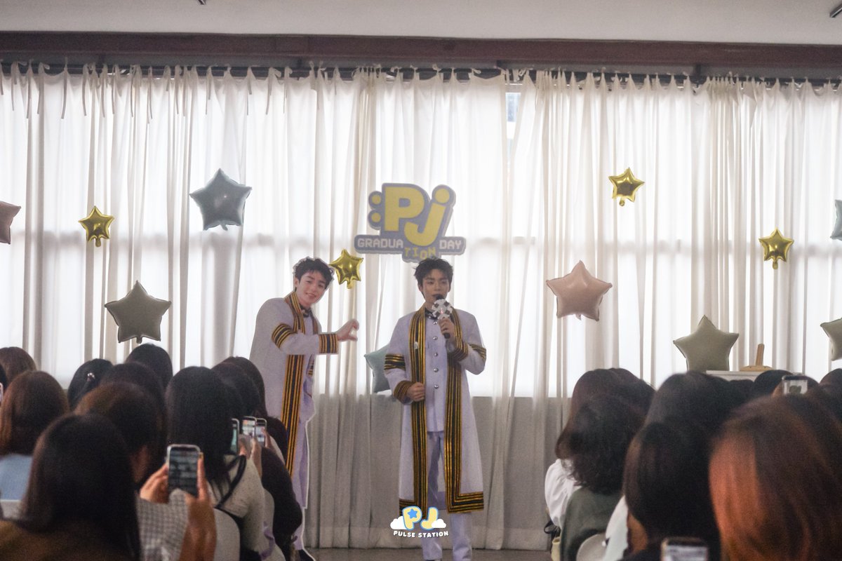 pjpulsestation's tweet photo. @pj_mahidol PJ GRADUATION DAY 🎓✨️
พีเจเรียนจบแล้วค้าบบบ 

#PJGraduationDay  #PJmahidol https://t.co/rCGdUBt7Dh