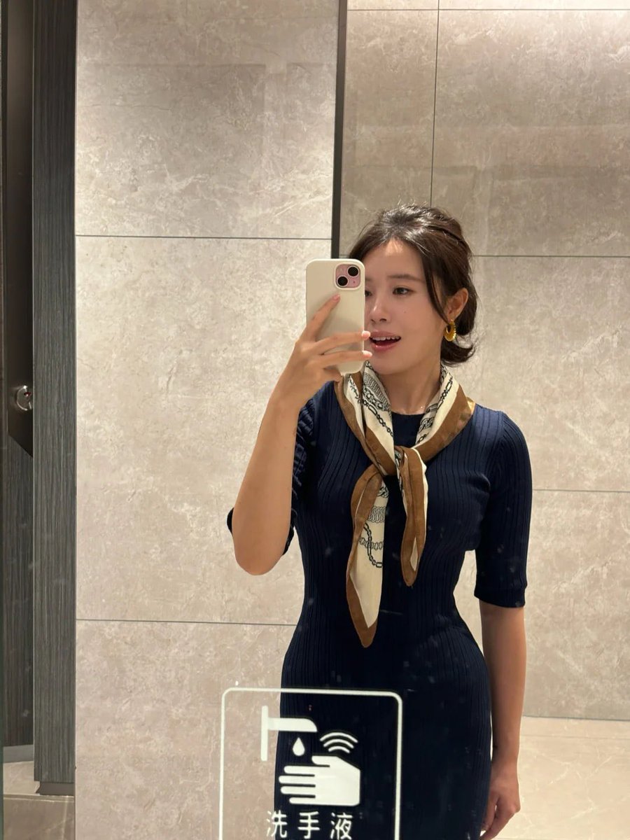 Leos446947's tweet photo. 90后已婚女老师 第一次在 X 发露脸照片 会有人喜欢吗？ 有刚刚翻墙出来的吗？交个朋友 #老师 #体制内 #反差 https://t.co/3TdjDUNcLm