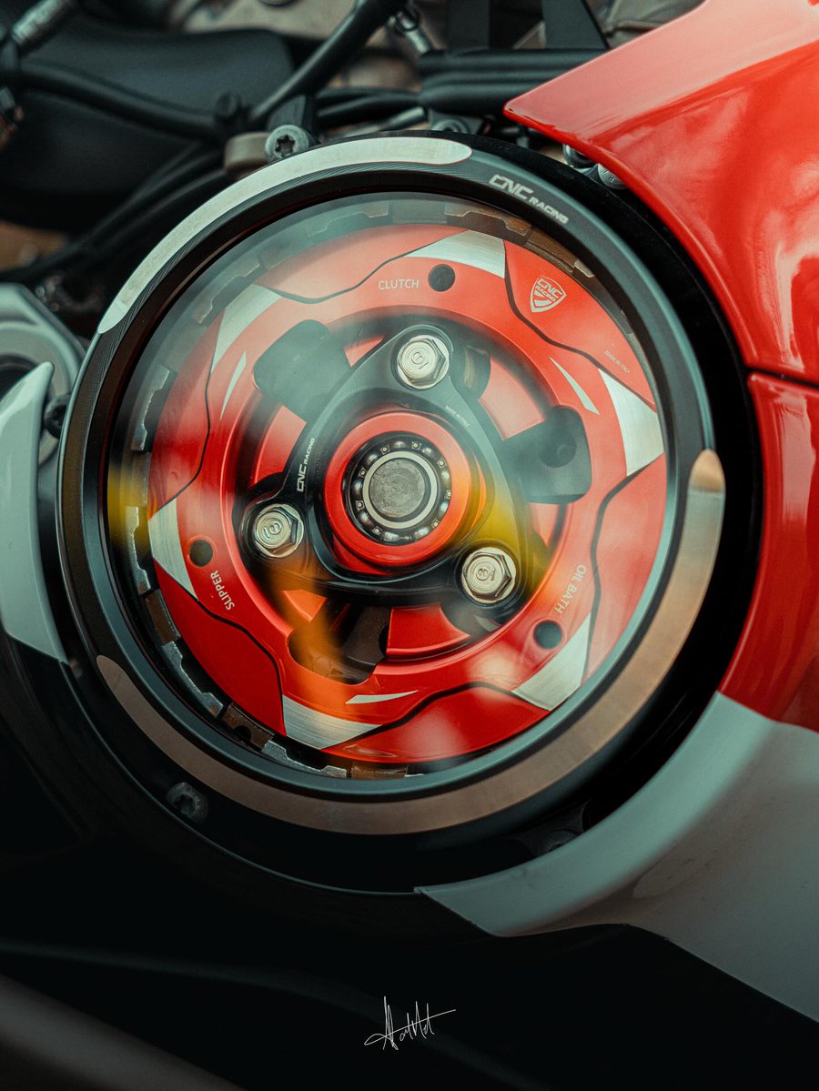 ReinaldoTi1ts's tweet photo. The stunning Ducati Panigale V4S by @ghostrider9087 https://t.co/kbYrz0oYK8