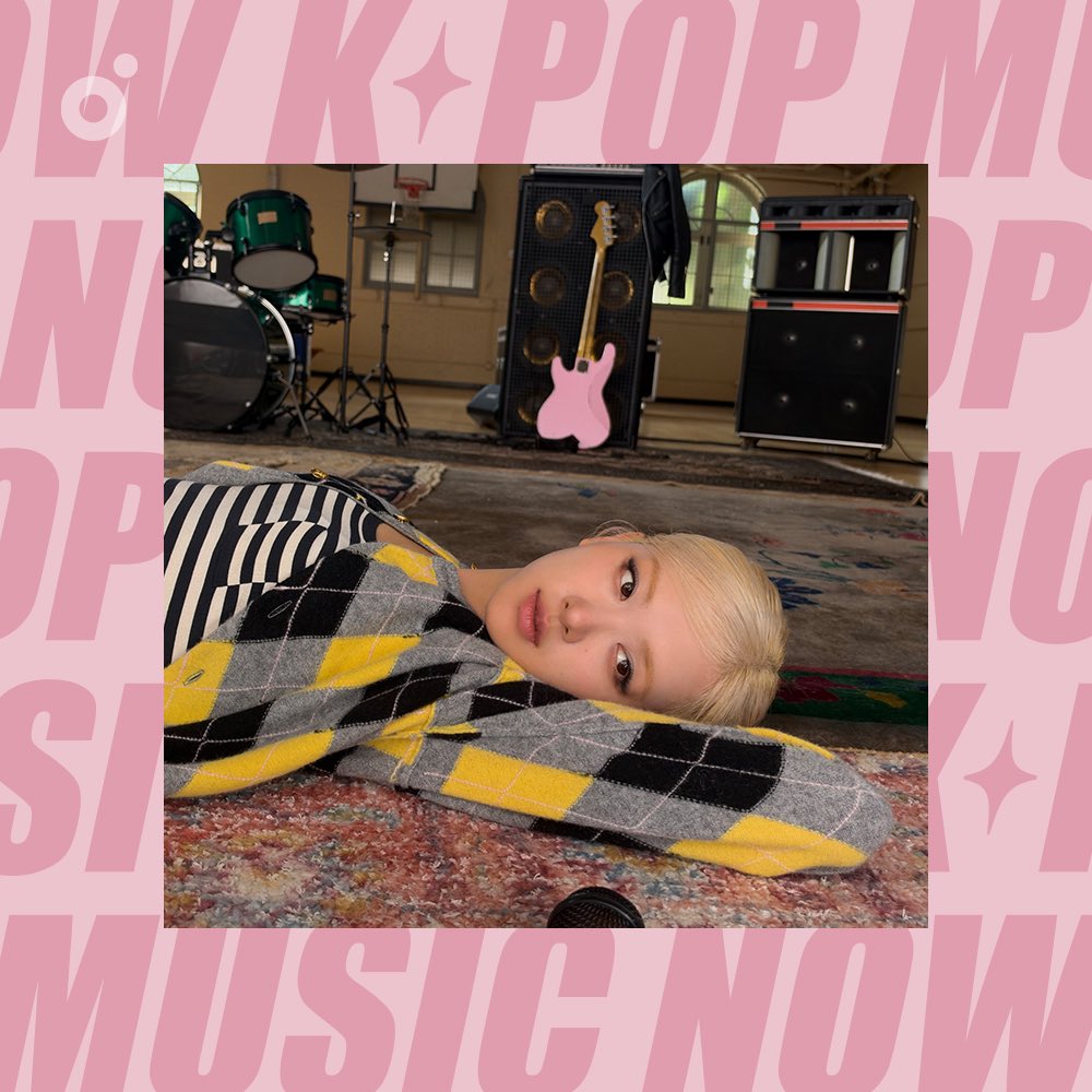 numberoneHQ's tweet photo. 로제 (ROSÉ)의 신곡 'new trick'이 멜론의 대표 플레이리스트 'K-POP MUSIC NOW'의 커버로 선정되었습니다.
지금 바로 멜론 플레이리스트에서  로제 (ROSÉ)의 신곡을 듣고, 사인 폴라 이벤트도 참여해 보세요!

https://t.co/cJxvOO0XX6

@melon 
#ROSÉ #로제
#newtrick
#Melon #멜론 https://t.co/aA7CQkhO9x