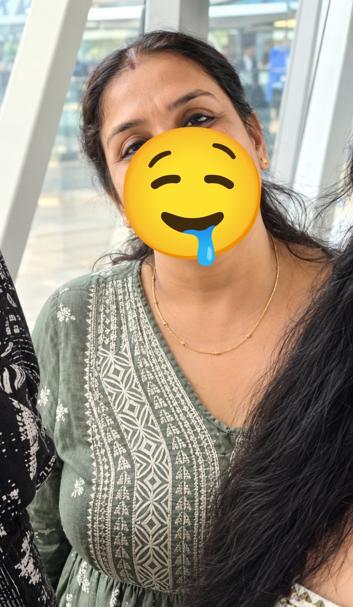 boultboy30's tweet photo. Milf Mom 🫠🤤 fair face .. 

#Bustymelons squeeze her boobs and suck 🫦👅 

#bigmelons #bigboobs #tempting https://t.co/wlTQLjxSmZ