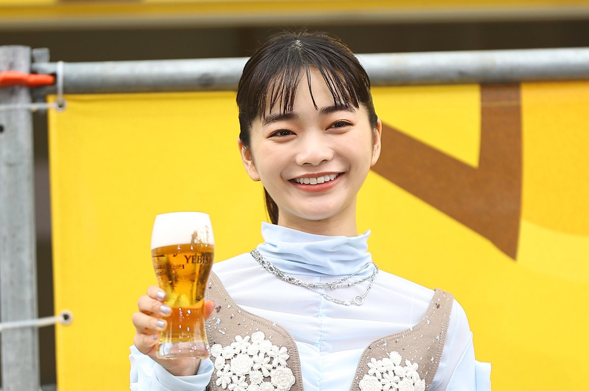 edgelinetokyo's tweet photo. 見上愛ポニテ姿でヱビスビール乾杯！唇に白い泡つけ『YEBISU ビアグルメグランプリ2026』料理に舌鼓 https://t.co/dWQhbTD0kM

唇にヱビスビールの白い泡をつけている見上の写真も掲載
#YEBISUビアグルメグランプリ2026 https://t.co/D0mgGd7OYy