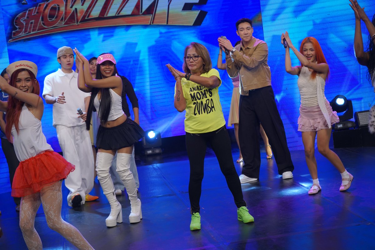 itsShowtimeNa's tweet photo. πΆ Sayaw pang beauty queen πΆ
#GaurShowtime #MemeDanceChallenge
WATCH #ItsShowtime LIVE:
https://t.co/y1ockzg3FL https://t.co/637xsN11qk