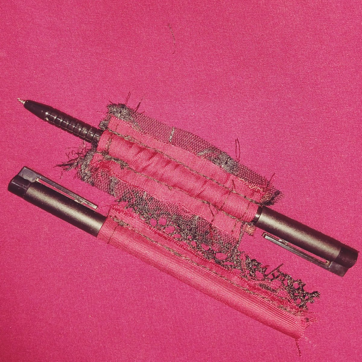 TichennyTC's tweet photo. SWAGUU ✍️🏿💫✨🌟✨
#fashionfriday
#slimevvmppen
#fashionpen https://t.co/Y0u815m5D5