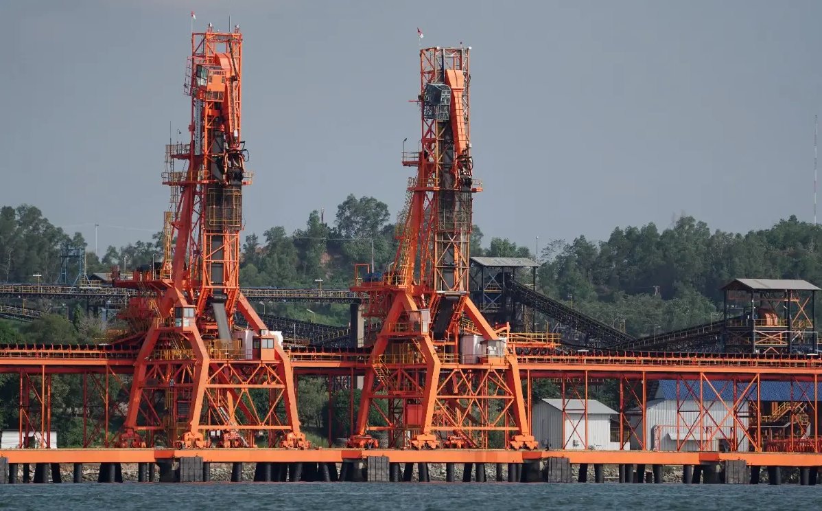 GNFBreaking's tweet photo. Indonesian tycoon Andi Syamsuddin Arsyad, known as Haji Isam, has agreed to acquire a 30% stake in Bayan Resources through Jhonlin Baratama. The deal is subject to conditions and could expand his position in the global thermal coal industry. https://t.co/WSULIa5k0i