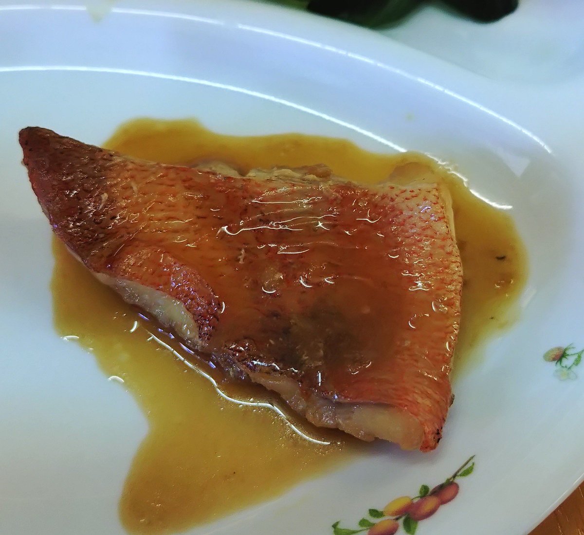 wabikoKK's tweet photo. 今日のお昼ご飯は人魚の煮付けよぉ〜 https://t.co/NxJNtT2Ep8