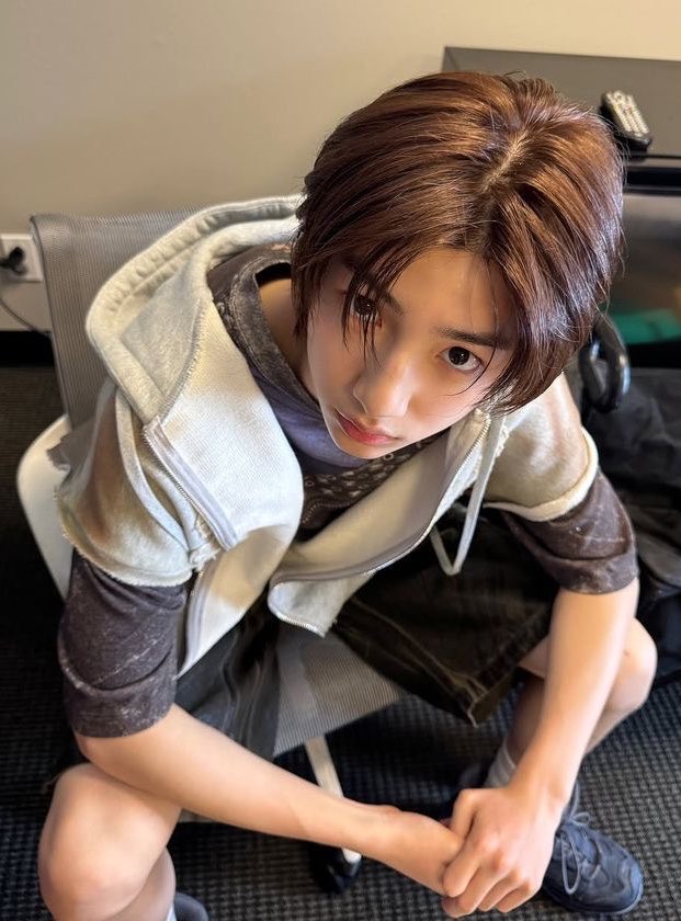 juhoonwink's tweet photo. that same gaze 😭😭 #JUHOON #주훈 https://t.co/wfgGfxHuys