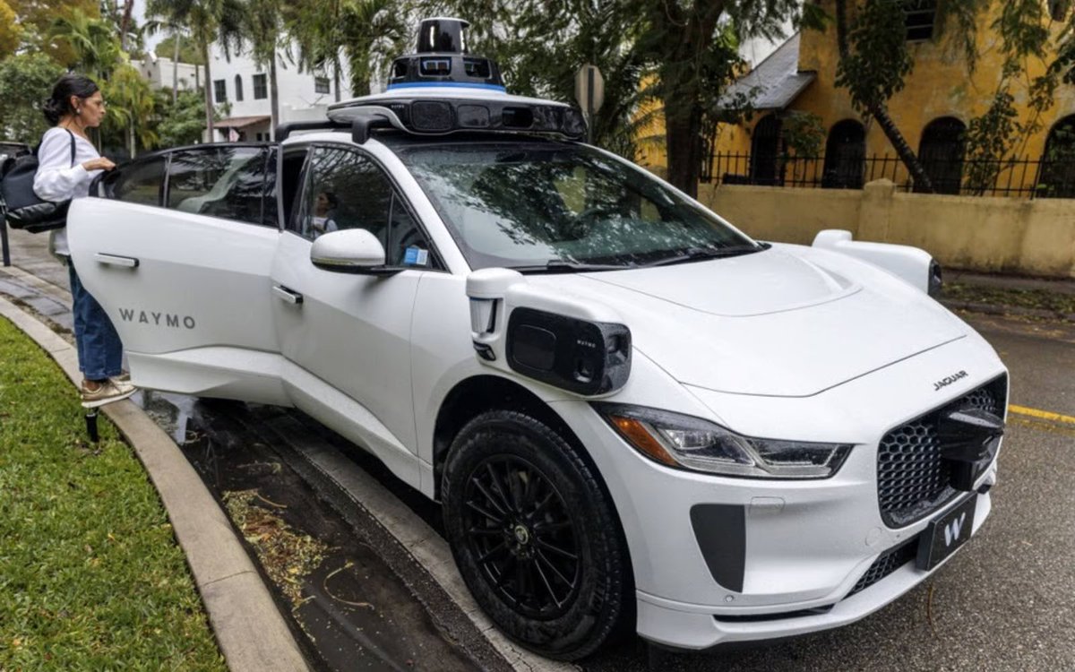 GNFBreaking's tweet photo. Waymo plans to launch its fully autonomous ride-hailing service in Singapore in 2028, marking its first entry into Southeast Asia. An initial fleet of electric Jaguar I-PACE vehicles will arrive in the coming months. https://t.co/VmHZhJ8Ffl