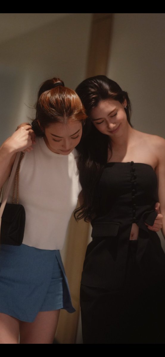 lenamiuschuett's tweet photo. its  fridayyyyy ..
pag may alak may balak talaga 😅
naka ngiti pa yan sya ohh

#PlsLoveรักได้ไหม
#LenaMiu #ลีน่าหมิว
#MiuNatsha #หมิวณัชชา
#lalinalena #ลีน่าลลินา https://t.co/hea2qC1lSJ