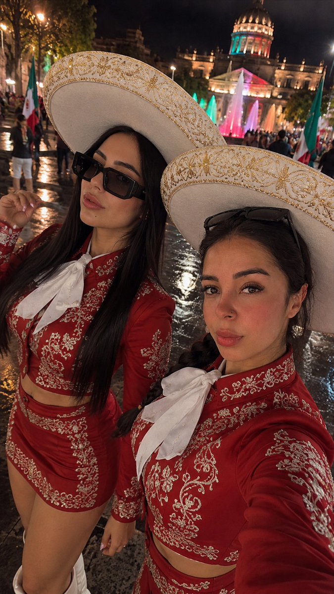 votrevierge's tweet photo. Hermanas vs la noche del grito. https://t.co/Dg9Bvbrq2B