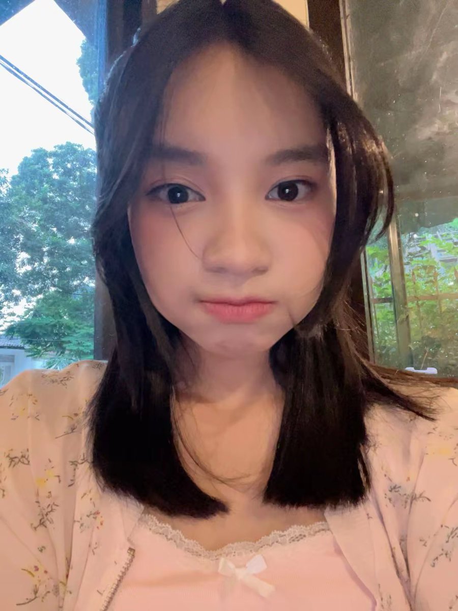 N_IntanJKT48's tweet photo. oi #jumaTAN https://t.co/swB3c5u1pI