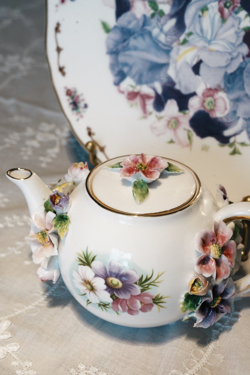 Latte_elfa's tweet photo. With its warm glaze and serene textures, every trace left by time tells a story uniquely its own https://t.co/mY15d0ySCL