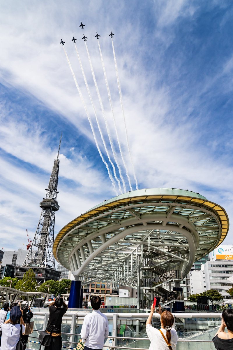 alice_herb's tweet photo. 明日からのアジア競技大会に向けてブルーインパルスが名古屋の中心部の上空をリハーサルフライト！

#アジア競技大会 
#ブルーインパルス https://t.co/4kmZ3qnhD8