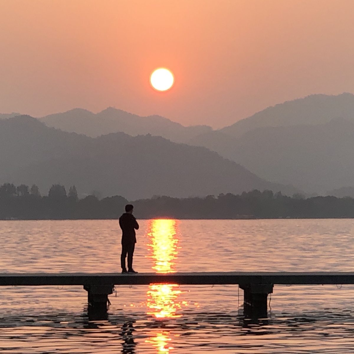 jennk552476's tweet photo. Just finished a quick weekend hike at West Lake! Fresh air, clear paths, and the view of the lake at sunset was perfect  Gonna be sore tomorrow but 10/10 worth it. https://t.co/MjJ5xF0Dlt