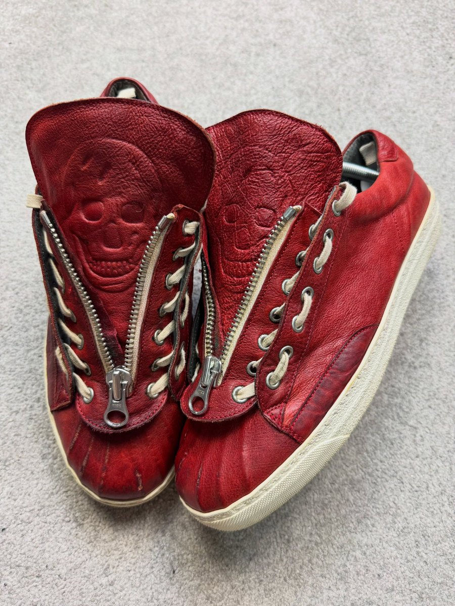 yazzxv's tweet photo. alexander mcqueen aw11 low top red leather shoe with skull tong https://t.co/jcMe8YqxZ9