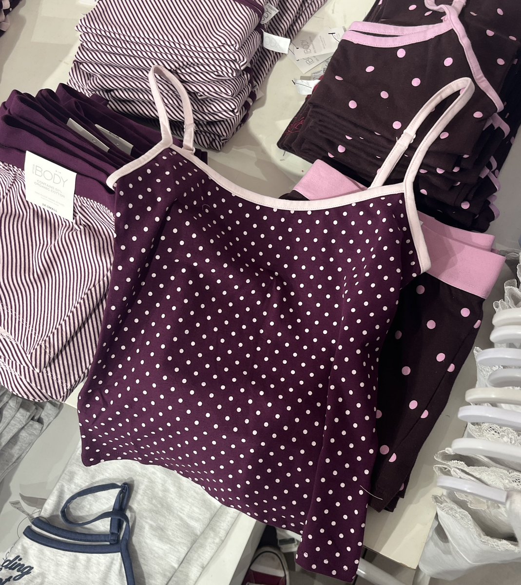 jaykaybobaeyes's tweet photo. seeing cute clothing sets when you're not skinny enough is actual torture https://t.co/sB6lsv6SIC