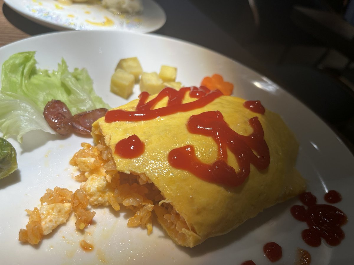 tamarmot_'s tweet photo. まもちぷりん、ぷるぷるぷるぷるしてきた笑笑
カフェで3階見れるの最高🥰

どんどん削られていく「まもむらいす」、悲しかったけど美味しかった()

グッズ棚に置いてあるノートに落書きもしてきたので、そちらも是非✨
「見てきたよポスト」待ってます😚

#マモテラス #マーモット村 #マーモット https://t.co/jIGKMfzTB5