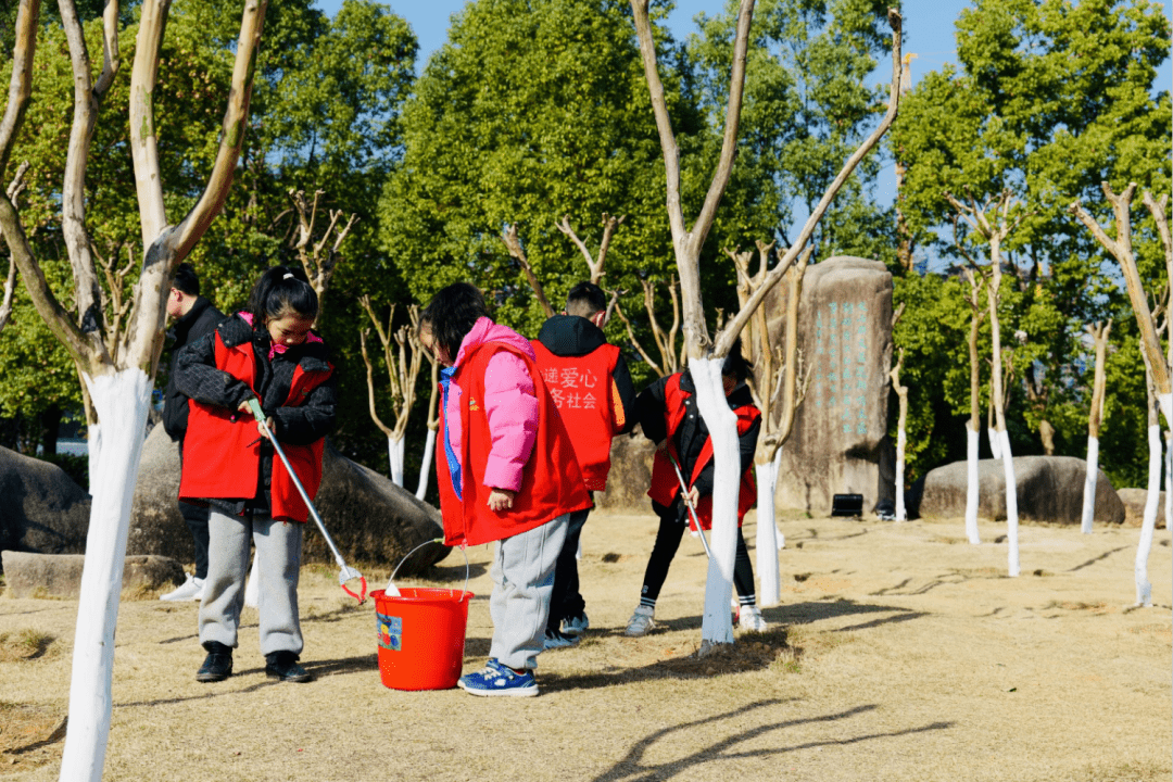marangioschi's tweet photo. Join our weekend community cleanup!  Meet at Central Park at 9 AM this Saturday. Bring gloves u0026 bring neighbors—together we’ll spruce up our neighborhood! https://t.co/SdUkVVkXDa