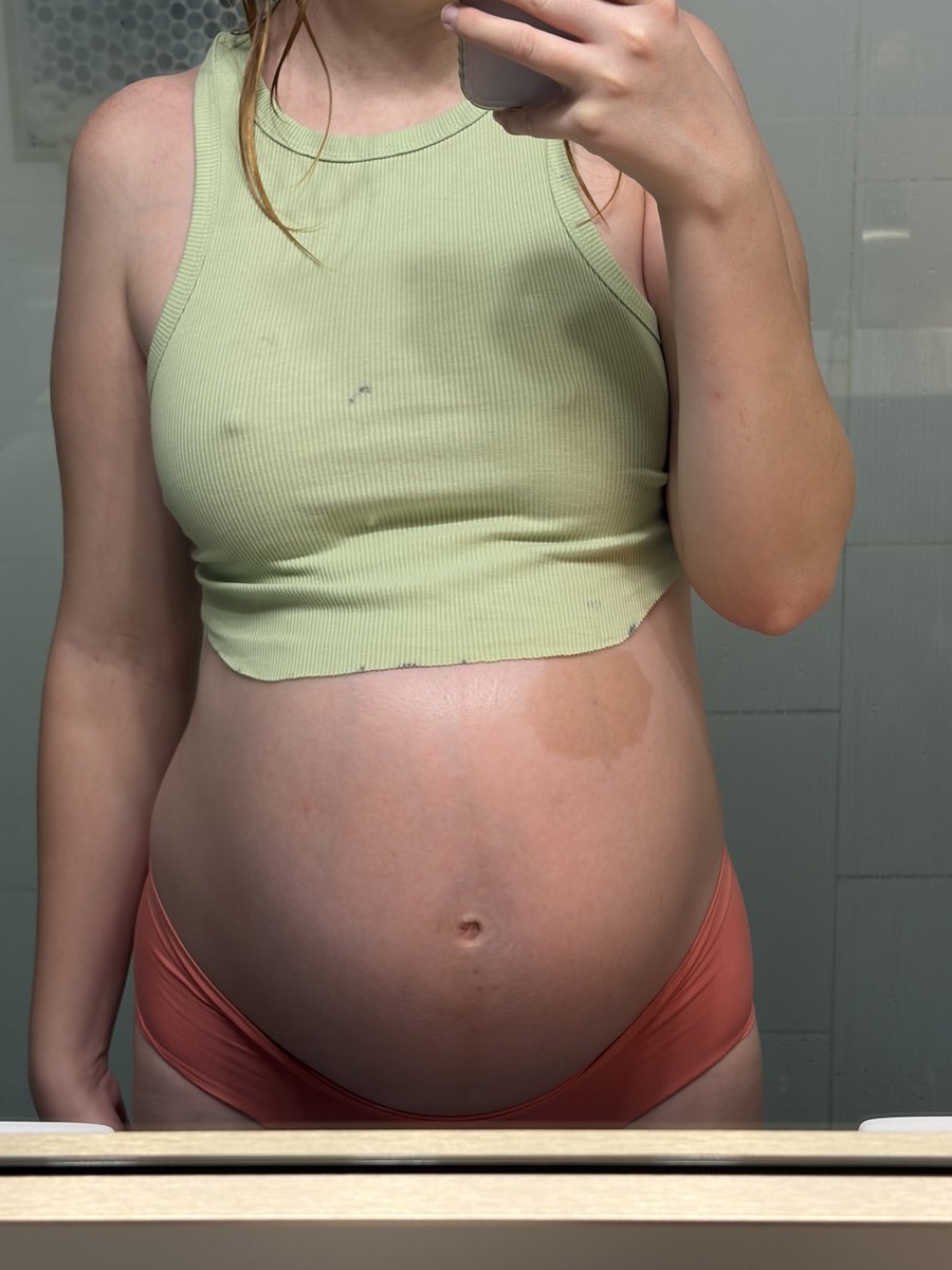 babychl0's tweet photo. this shirt used to fit me to my bellybutton … https://t.co/ztlZNr2DhG