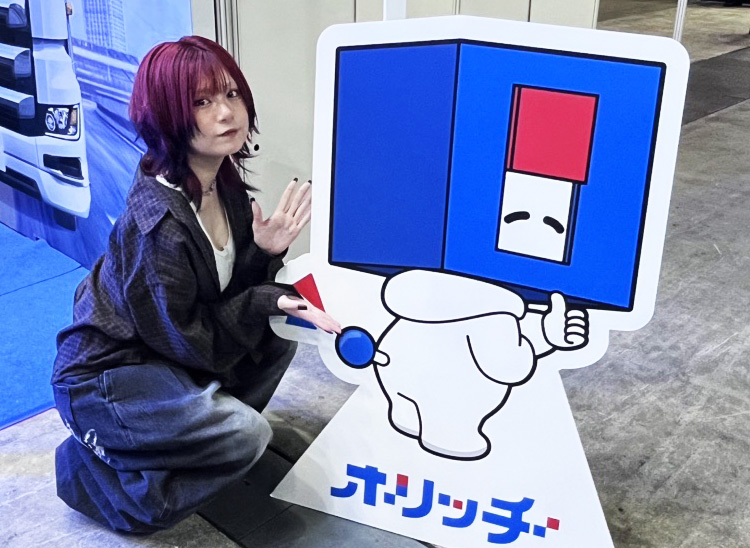 HORI__OFFICIAL's tweet photo. RaMu様 HORIブースで
ホリッチと撮影、ご許可いただき
誠にありがとうございます！
@dpandaramu 

#TGS2026 #東京ゲームショウ https://t.co/XGVwCzL2KK