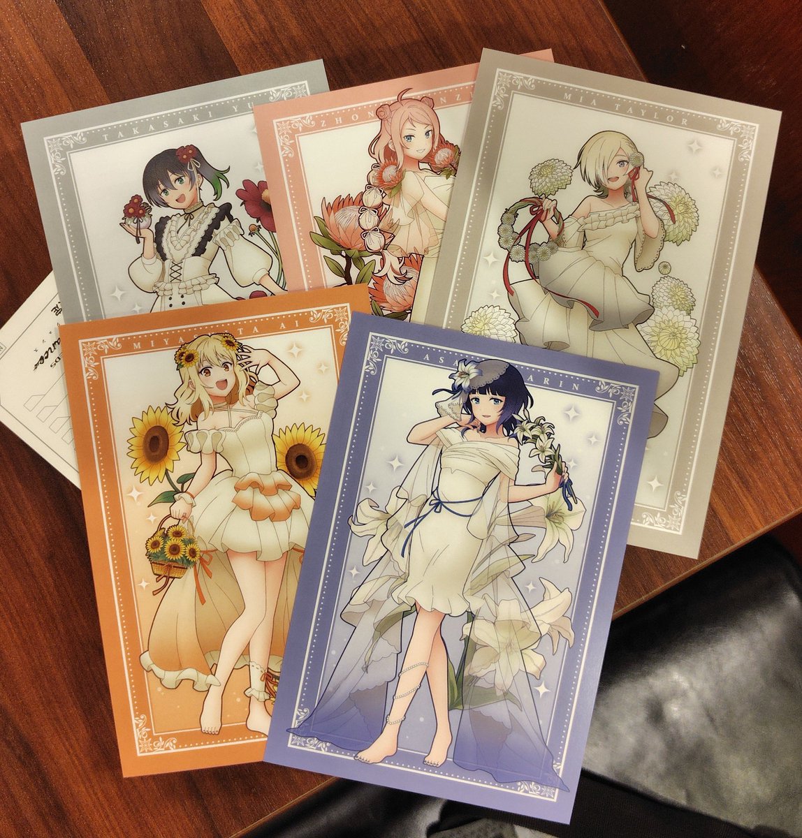 lureandturf2019's tweet photo. 【交換】ラブライブ 虹ヶ咲 ボークス 花の女神たち 特典 ポストカード

譲:果林、愛、ミア、嵐珠、侑
求:かすみ

現在、秋葉原におります。
後日郵送、都内手渡し可です。

お気軽にお声掛けください。
よろしくお願いいたします。 https://t.co/1eZjGpanmO