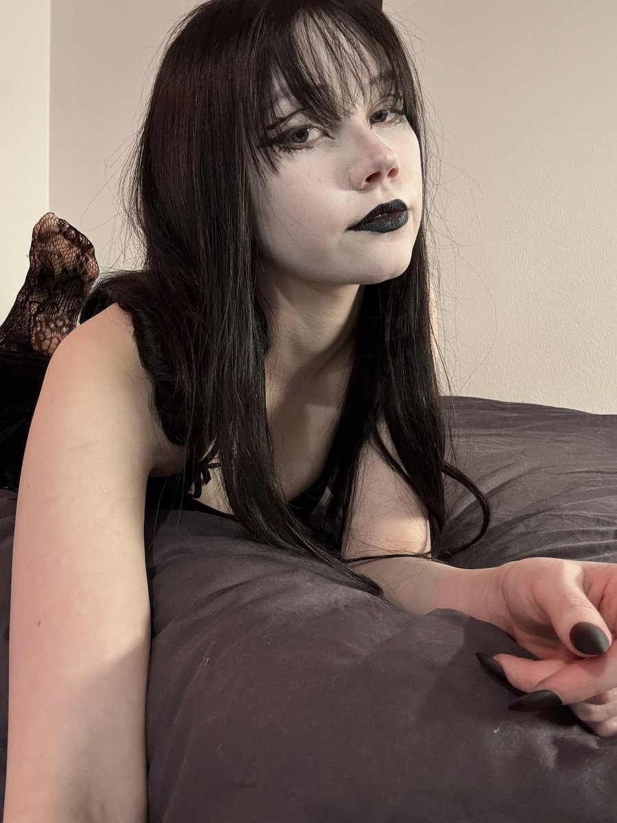 Selenegothic's tweet photo. Can I send you a naughty photo without you judging me? https://t.co/U4LTDw2SF3 https://t.co/blSocyjxOZ