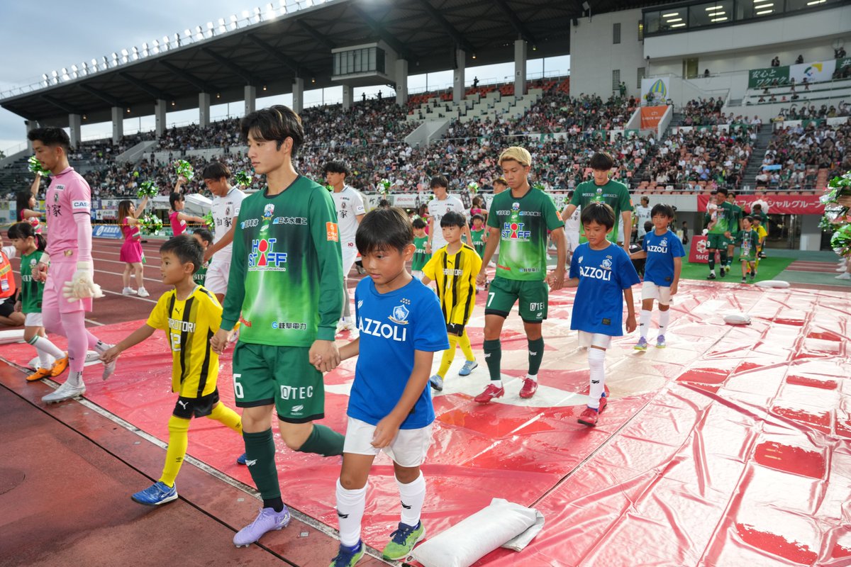 fcgifuDREAM's tweet photo. その瞬間を、ピッチの上で🔥
9/29(火)横浜FC戦
シーズンシートオーナー・ファンクラブ会員限定
「スペシャル体験イベント」開催‼️
◇選手と手をつないで入場するエスコートキッズ⚽️
◇ピッチで旗を振る応援フラッグ隊🚩
◇選手入場を彩るフラッグベアラー🚩
ここでしかできない特別な体験を✨
応募締切▶️9/23(水・祝)23:59
🔗 詳細・応募はこちら
https://t.co/zlvqG2m94G
#fcgifu #FC岐阜 【事業】