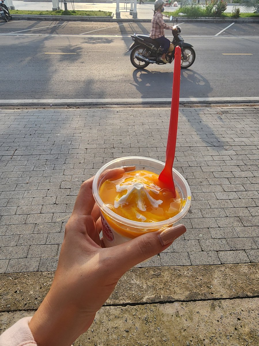 FangCompound's tweet photo. Trưa nắng e mời mọi người 1 ly kem cho mát ạ.🥰 https://t.co/l7kCGn6sMw