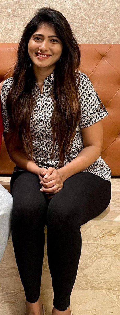Mavrickbyd's tweet photo. Julie chellatha yarkula pudikum? Kunja thudika vaikura.. morattu ol ku apt ah iruka munda.. rough ah pananum na adhukum set aava passionate ah okkanum na adhukum set aava.. aama iva Kuniya vechi mudiya surutti pudichi sootha sevaka adichite mola kulunga kundi shot dhan best. https://t.co/JIdmPDqomu
