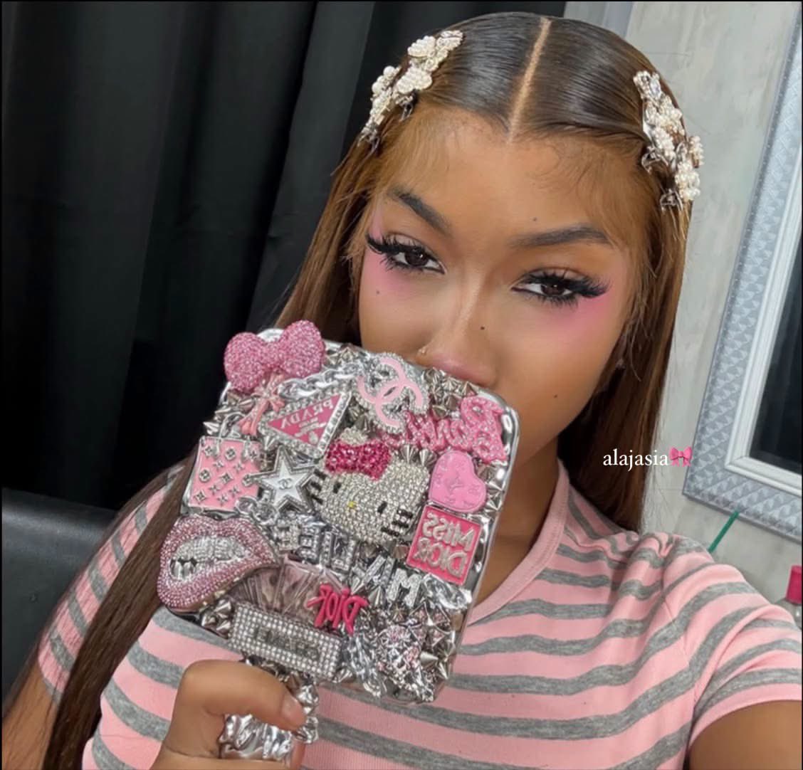 favscorpioooo's tweet photo. heavy pink blush on different shades be tea, EVERYTIME.🎀 https://t.co/7FlOtYT1GE