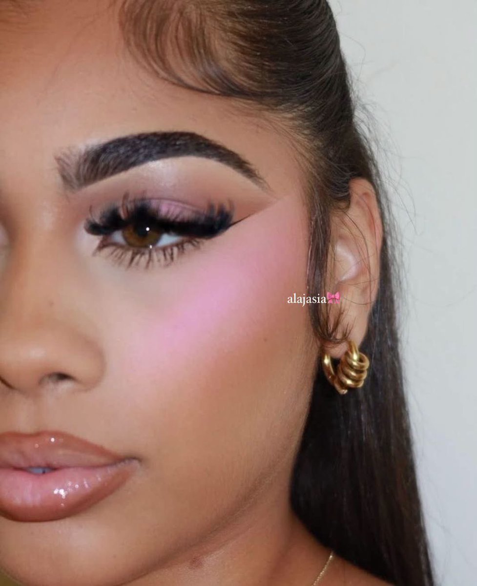 favscorpioooo's tweet photo. heavy pink blush on different shades be tea, EVERYTIME.🎀 https://t.co/7FlOtYT1GE