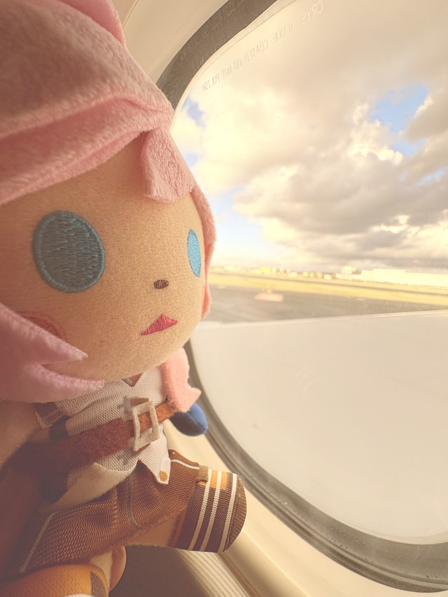 JaioSolas's tweet photo. Tokyo -> Shanghai -> Istanbul 
From night to day…15 hrs
🌹
Traveling with Lightning 
⚡️ 

#FFXIII #finalfantasy #lightning https://t.co/IpMZVY04VI