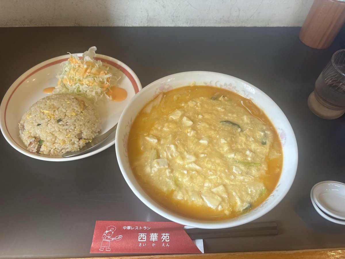 IGABATA_tw's tweet photo. 飯能市 西華苑

マイルドでキレのある酸味、後を追うように辣油の辛味や塩味。
それら3大要素を含む溶き卵の濃厚とろみスープが麺の逃げ場を奪うように絡み��く。

塩味辛味至上主義な私はあえて酸味のある酸辣湯麺を食べようと考えて来なかったが、そんな人生の過ちを教えてくれる至高の一杯でした🍜 https://t.co/d5JGfZQqPp