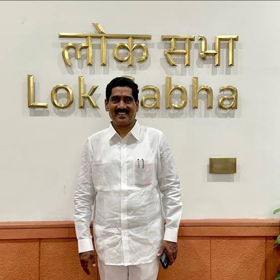 Ni3kale's tweet photo. बिडात रेल्वे आणणारा अवलिया...

बहुजनांचे नेते, मराठवाड्याचे भाग्यविधाते..बीडचे लोकप्रिय खासदार..आदरणीय..बजरंग बप्पा सोनवणे..यांनी अथक प्रयत्न करून पहिल्याच टर्म मध्ये बीड मध्ये रेल्वे आणली..

एक मराठा
लाख मराठा.. https://t.co/Z9GYaTGNOw