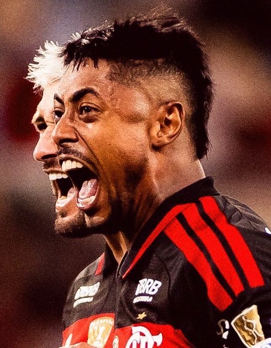 PabloRaphaelRUA's tweet photo. Bruno Henrique decide na ida. Arrascaeta decide na volta. Flamengo em mais uma semifinal de Libertadores. Ah 2019…. 👑 https://t.co/sWw18O03cy