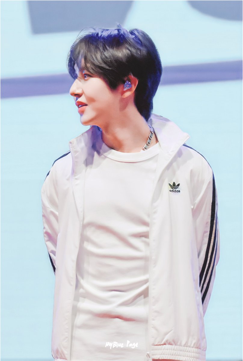 MyBluePage's tweet photo. 사랑하는 옆 모습

260917 동국대
#런쥔 #RENJUN #ロンジュン #黄仁俊 #仁俊 https://t.co/y2YUzgpCWR