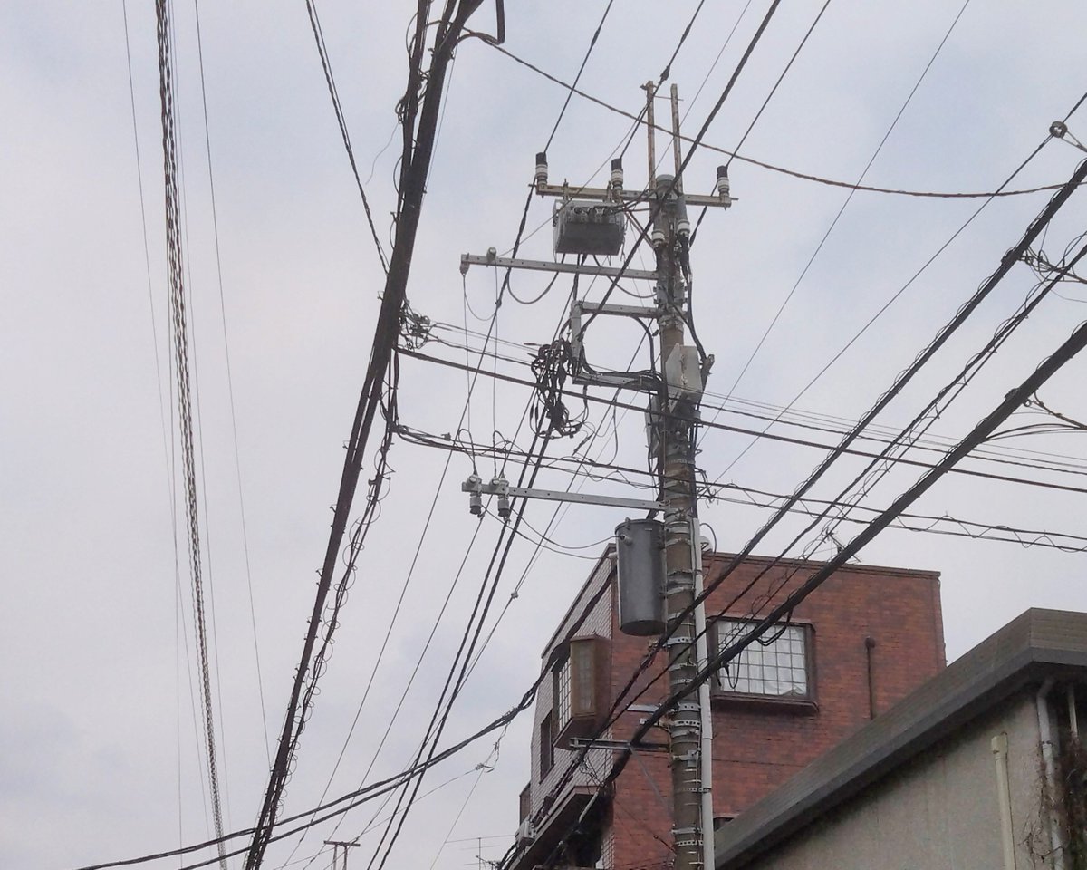 dencyu_bu's tweet photo. 鳥居ではないやつ

お隣は本物の鳥居やら鳥居槍出やら…
肝心な架空地線は一部廃止 https://t.co/P0Ea7FNM6n