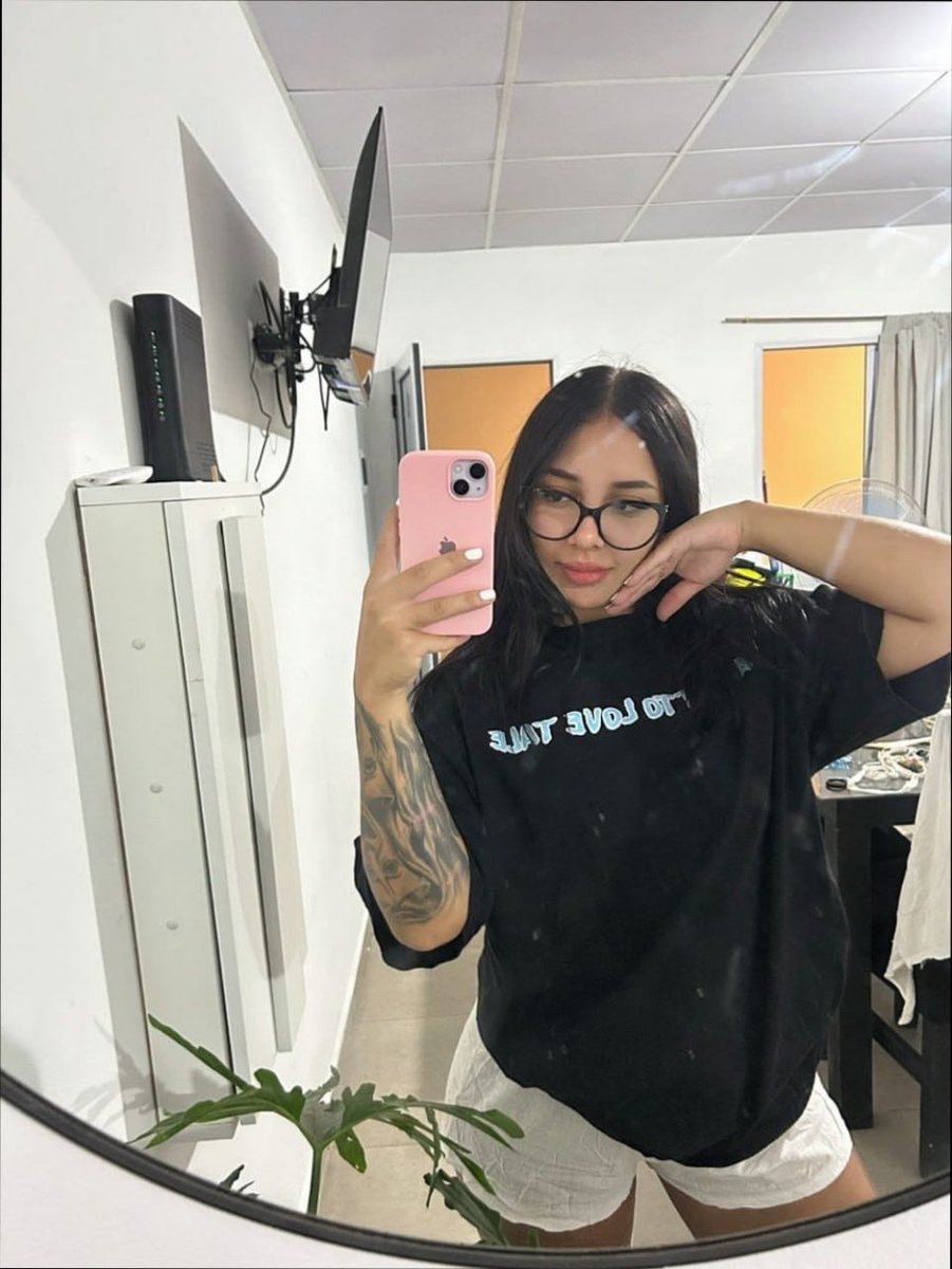 DanielaHarmone's tweet photo. would you want to be the reason i smile? https://t.co/1kCbbdiAD1