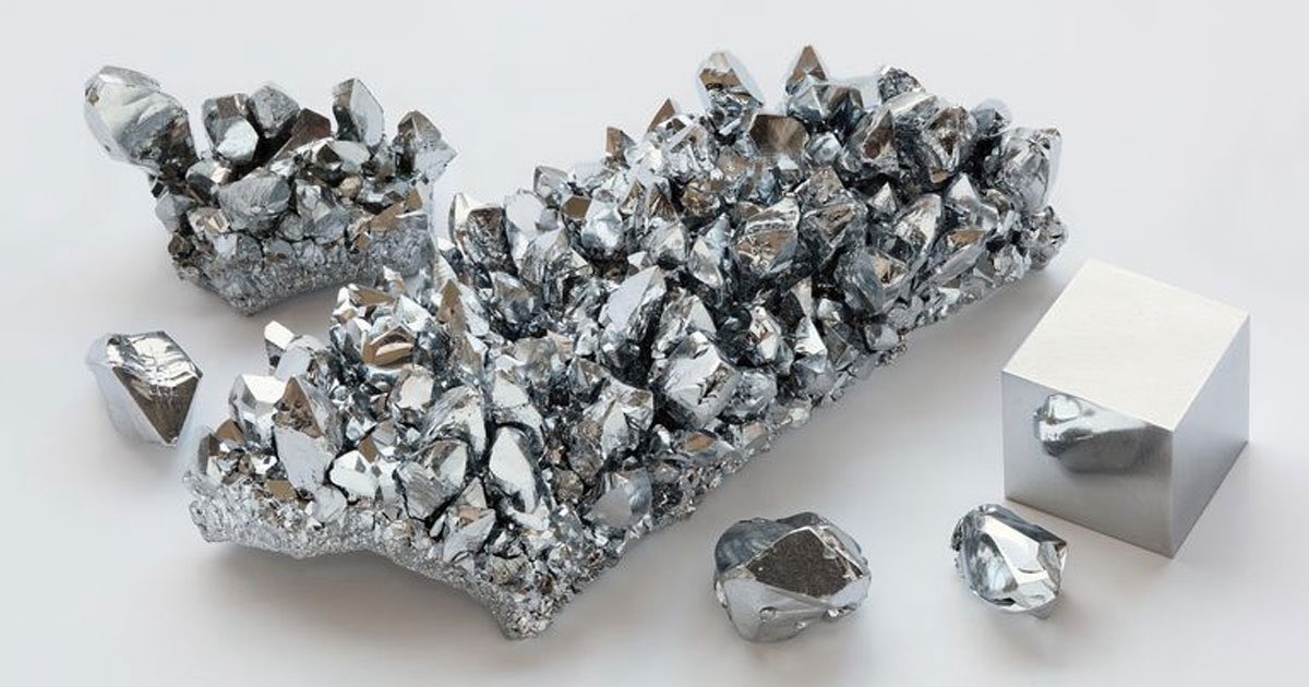 SavunmaEkseni's tweet photo. Türkiye, %99,88 saflıkta tungsten üretmeyi başardı.

Kürşat Ar-Ge, savunma ve havacılık sanayisinin önemli hammaddelerinden tungsteni %99,88 saflığa ulaştırdı.

Türkiye, bu saflık seviyesinde tungsten üretebilen dünyadaki ilk 5 ülke arasına girdi.

3.422°C erime noktasına sahip tungsten; mühimmat, havacılık ve uzay sistemlerinde kullanılıyor.