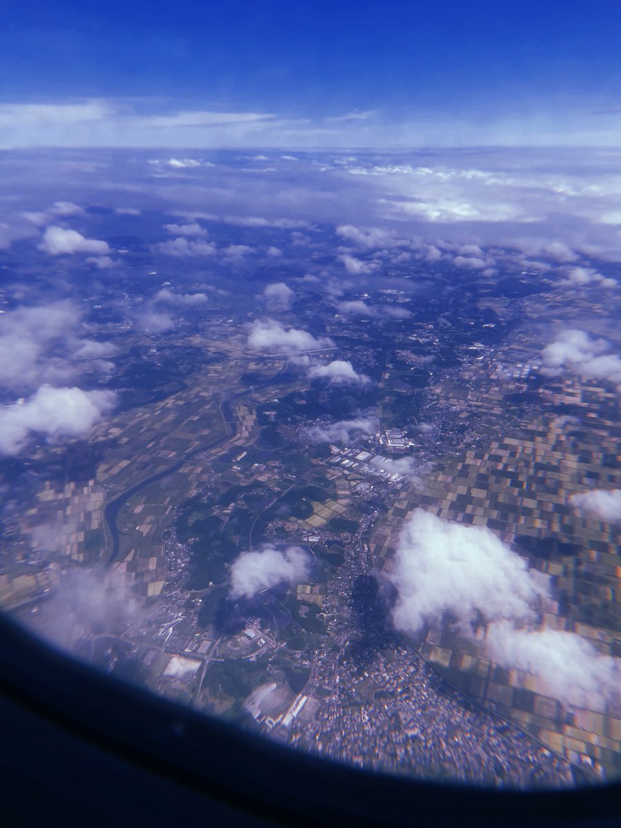 SHIBA3516's tweet photo. 電車超満員、全力疾走空港着、成田発
個人旅、高所恐怖、不安
無事、福岡着、拉麺探
早皆会求

明日明後日、福岡演奏、楽 https://t.co/MvLBao4LK7