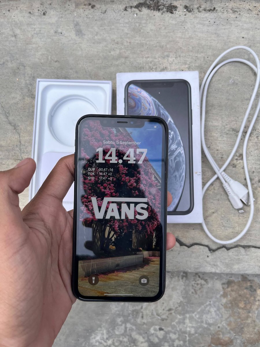 kaviyji's tweet photo. wts iphone xr 128gb 2.8 jt
- inter all operator
- face id on
- true tone on
- bh 79% 
- lengkap box + charger + case
- dom sby (bisa shopee)
dm minat #zonauang https://t.co/6PX7qhz4SR