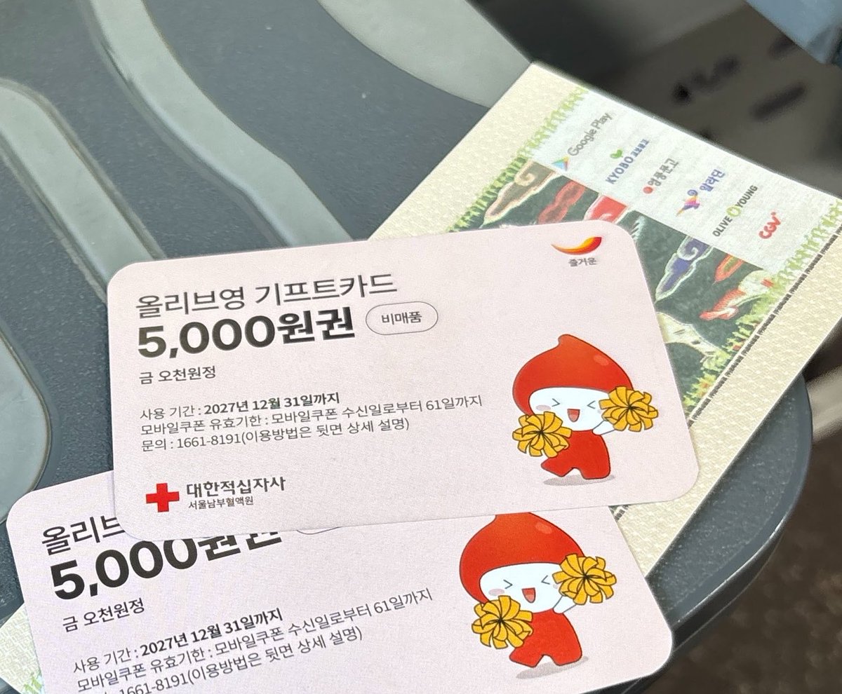 noeley_boom's tweet photo. 이 여자는 화장품에 미쳐서 피를 팔았습니다 https://t.co/PdoJfsPTuo