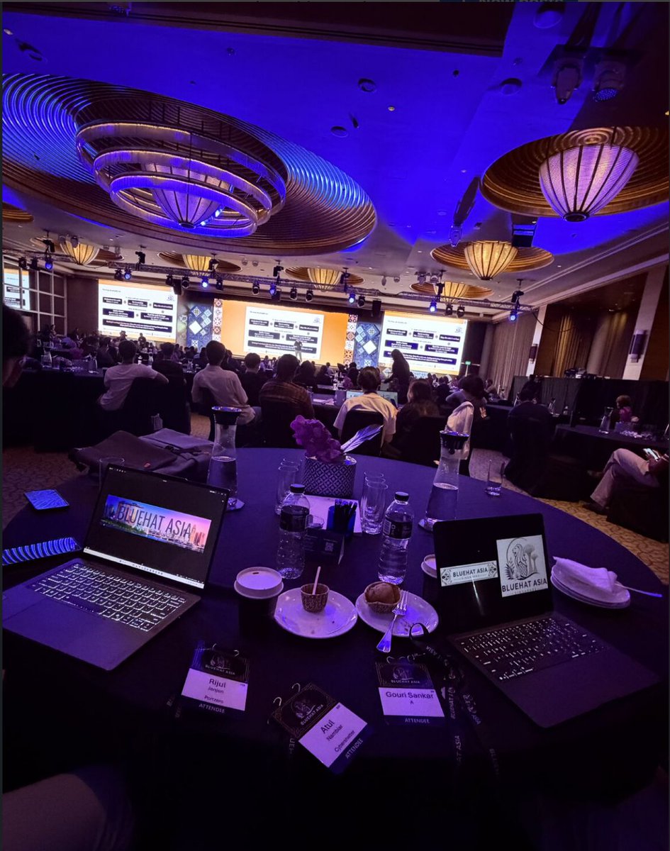 g0w6y's tweet photo. Day 2 at #BlueHatAsia 2026 opened with @jeffmoss (DEF CON &amp; Black Hat founder). 🇸🇬 https://t.co/DPIqUgyqr4