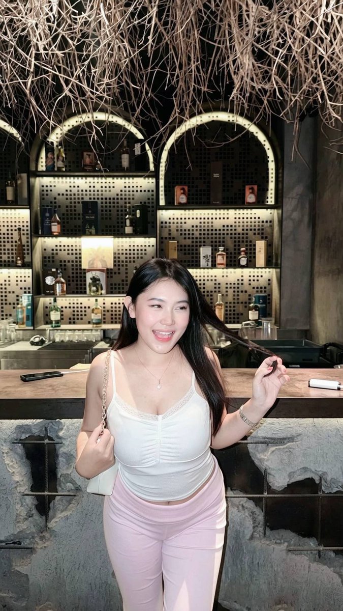 Zesaacw's tweet photo. Pernah bayangin diewe pacar sama temennya dari depan belakang, tapi takut 😁 https://t.co/VfXO8uuVfo
